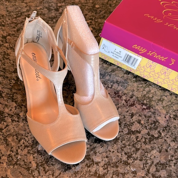 Easy Street nude pearlized flash heels NIB 8 - Picture 2 of 10